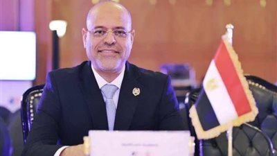 جميع الخدمات مجانية.. وزير العمل يُحذر المواطنين من التعامل مع الشركات والصفحات الوهمية 