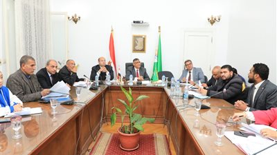 إزالة مخالفات بناء وإصلاح تلفيات.. محافظ الجيزة يبحث الشكاوى والطلبات المقدمة من الأهالي 