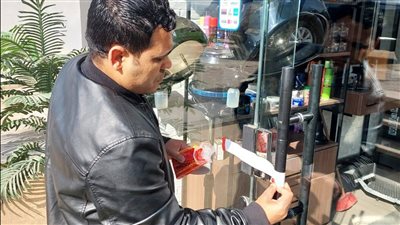 حي شرق مدينة نصر يشن حملة مكبرة لضبط المحال التجارية المخالفة| صور