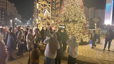 سكان الحي السكني الثالث بالعاصمة الإدارية يحتفلون باستقبال 2025 وسط أجواء من البهجة| صور