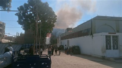 الثاني خلال ساعات.. السيطرة على حريق نشب في مخزن خردة بقنا 