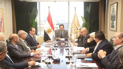 وزير الثقافة يعقد اجتماعًا موسعًا مع قيادات الوزارة لمتابعة تحضيرات معرض الكتاب