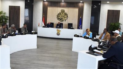 محافظ أسوان يكلف بمتابعة ملف التصالح والتيسير على المواطنين 