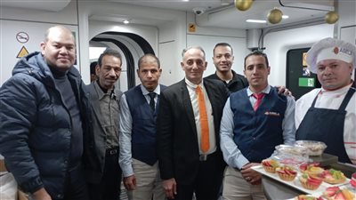 العاملون بشركة قطارات النوم أبيلا مصر يحتفلون بالعام الجديد من داخل قطار تالجو| صور