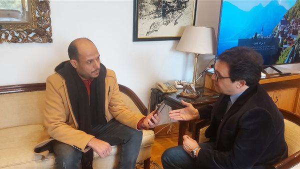 وزير الثقافة ومحرر