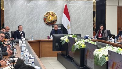 وزير قطاع الأعمال يعقد اجتماعًا بالقابضة للقطن والغزل والنسيج