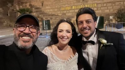 بحضور أشرف عبد الباقي ونجوم مسرح مصر.. سارة درزاوي تحتفل بزفافها على شاب من خارج الوسط الفني|صور