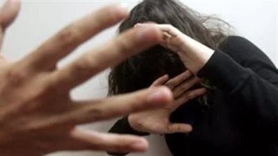 بيطلع قرفه عليا.. سيدة تعدى عليها زوجها: كسر صباعي بسبب برتقالة وقالي هموتك| بث مباشر