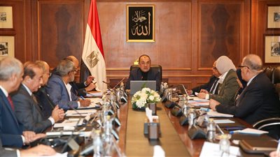 وزير قطاع الأعمال يناقش مع مسؤولي ECH تطوير عمليات البيع والتسويق لشركات القابضة للغزل والنسيج