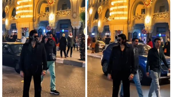 شاب يتجول في شوارع