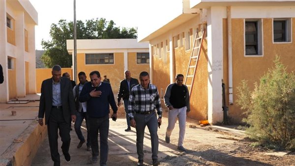 محافظ أسوان خلال