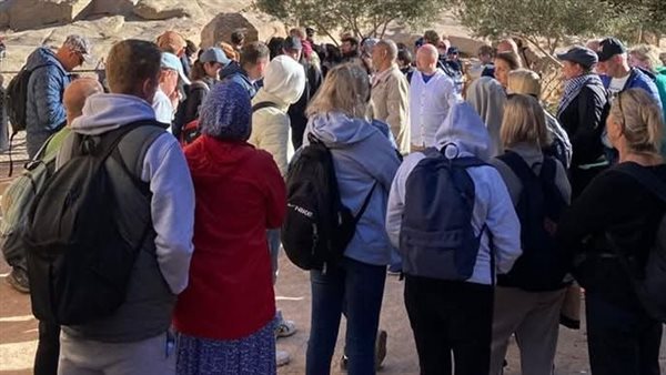 إقبال السياح على