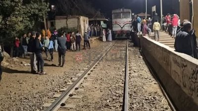 تصاعدت الأدخنة من الجرار.. عودة حركة القطارات على خط طنطا- منوف بعد سحب القطار المعطل 