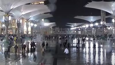 أمطار حتى الصباح.. بث مباشر من المسجد النبوي الشريف 