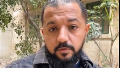 شهود عيان يروون تفاصيل سقوط شرفة عقار متهالك بالإسكندرية: تسببت في تضرر سيارتين| بث مباشر