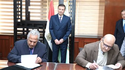 للحد من الاستيراد.. الزراعة توقع بروتوكول تعاون لإعادة تدوير المخلفات الزراعية 