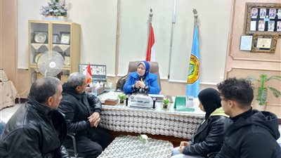 إحدى الطالبات المصابات في محاولة الانتحار بجامعة الأزهر بالزقازيق تغادر المستشفى