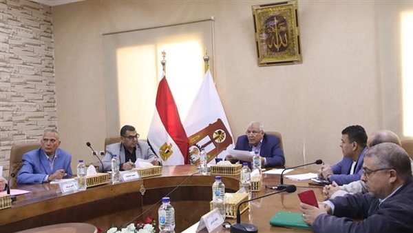 جانب من لقاء محافظ