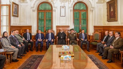 محافظ الإسكندرية يشارك الأقباط احتفالات عيد الميلاد المجيد