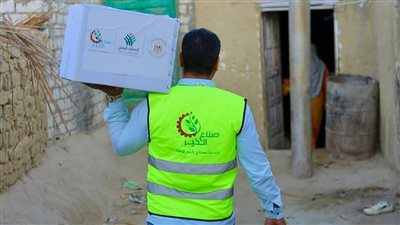 محافظ الوادي الجديد: توزيع 600 مساعدة عينية للأسر المستحقة بواحة الفرافرة