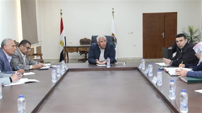 بصمة ومنع التدخين بالمصالح الحكومية.. أبرز قرارات محافظ الوادي الجديد