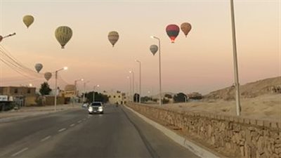 عودة رحلات البالون الطائر في الأقصر بعد توقفها.. 1800 سائح يزينون السماء