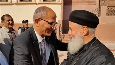 رئيس مدينة رأس سدر يترأس وفدا للتهنئة بعيد الميلاد بكنيسة مارمينا ومارجرجس│ صور 