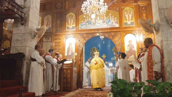 بدء قداس عيد الميلاد