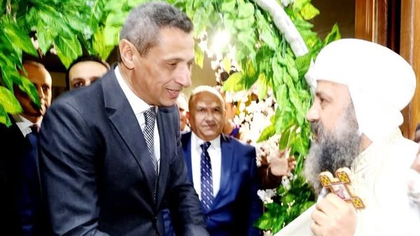 محافظ السويس خلال