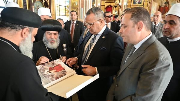 جانب من زيارة المحافظ