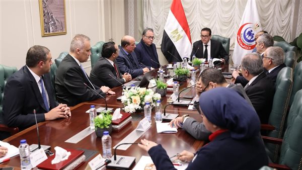 جانب من اجتماع وزير