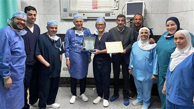 فريق طبي بقصر العيني يشارك خبيرًا يابانيًا عالميًا في إجراء جراحتين معقدتين لحالتي زراعة كبد 