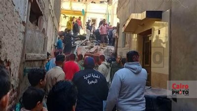 انهيار منزل على سكانه بالبحيرة.. والحماية المدنية تبحث عن مصابين| بث مباشر