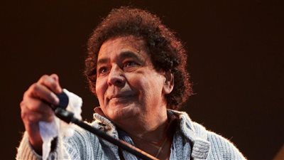 بعد الاطمئنان على حالته.. عودة الكينج محمد منير من ألمانيا غدًا