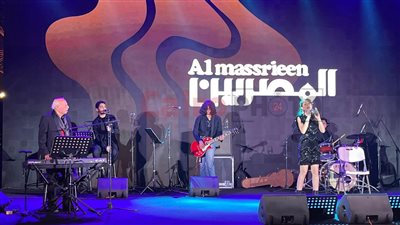 هاني شنودة وفرقة المصريين يغنون زحمة يا دنيا زحمة لأحمد عدوية في حفل جوائز ساويرس| صور