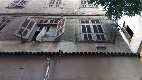 سقوط أجزاء من عقار