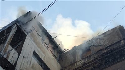 تجدد اندلاع حريق مخزن بسوق التوفيقية مرة أخرى.. وإصابة 5 أشخاص