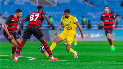 بمشاركة محمد شريف.. الخليج يتعادل مع الرياض في دوري روشن 