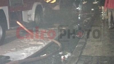 بعد السيطرة عليه.. اشتعال النيران مجددًا داخل مخزن في سوق التوفيقية | بث مباشر
