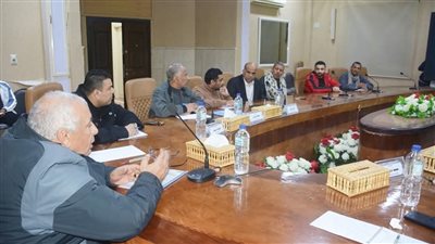 محافظ الوادي الجديد يخفض مديونيات الصيادين ببحيرة باريس