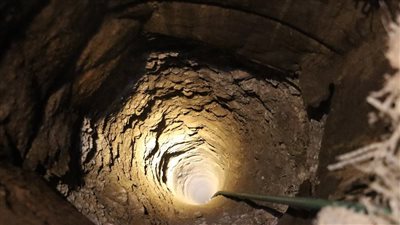 سقوط طفل في بئر عمقها 50 مترًا بريف إدلب السوري.. والدفاع المدني يتحرك للإنقاذ 