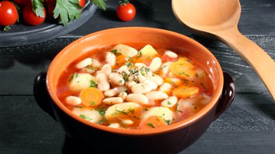 طريقة عمل فاصوليا بيضاء باللحمة.. وصفة بسيطة على قد الأيد