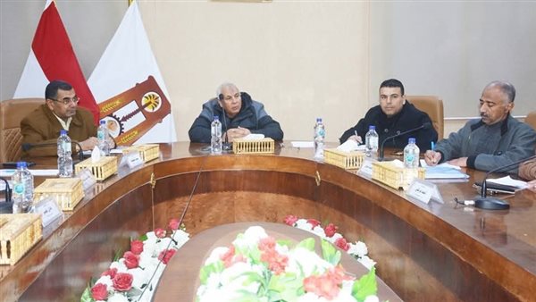 جانب من لقاء محافظ