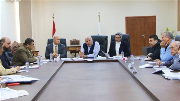 جانب من لقاء محافظ