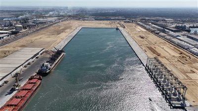 النقل: جارٍ تنفيذ أعمال البنية الفوقية بمحطة حاويات تحيا مصر 1 بميناء دمياط