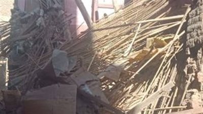 بسبب تسريب ماسورة مياه.. انهيار جزئي وتصدع 3 منازل في سوهاج | بث مباشر