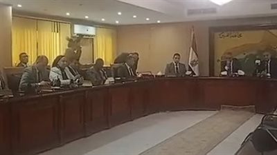 رئيس حماية المستهلك يعقد اجتماعًا في ديوان عام محافظة الفيوم | بث مباشر