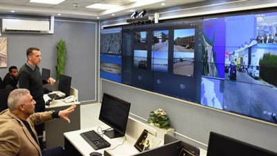 محافظ أسوان يترأس اجتماع خلية الأزمة لتنفيذ سيناريو محاكاة لعدد من الأزمات بمركز السيطرة