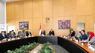 وزير الإسكان ومحافظ القاهرة يستعرضان موقف البدائل التعويضية لـ أصحاب التواجدات بمثلث ماسبيرو