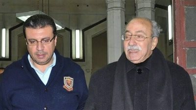 عمرو الليثي يكشف تفاصيل زيارته قبر والده بعد 11 عامًا من وفاته